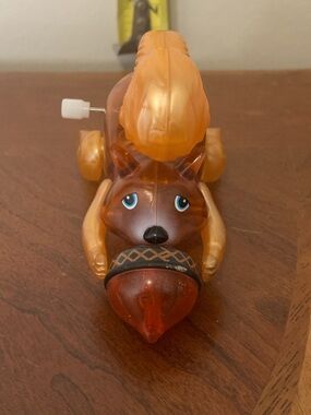 Z Wind Up Toys Squirrel With green  Acorn 2014 Working! Scamper